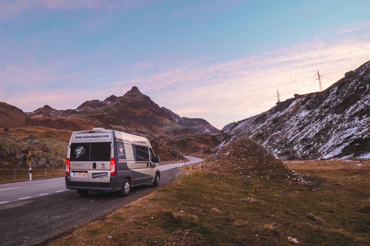 Indie Campers Campervan In Campingplatz Lissabon